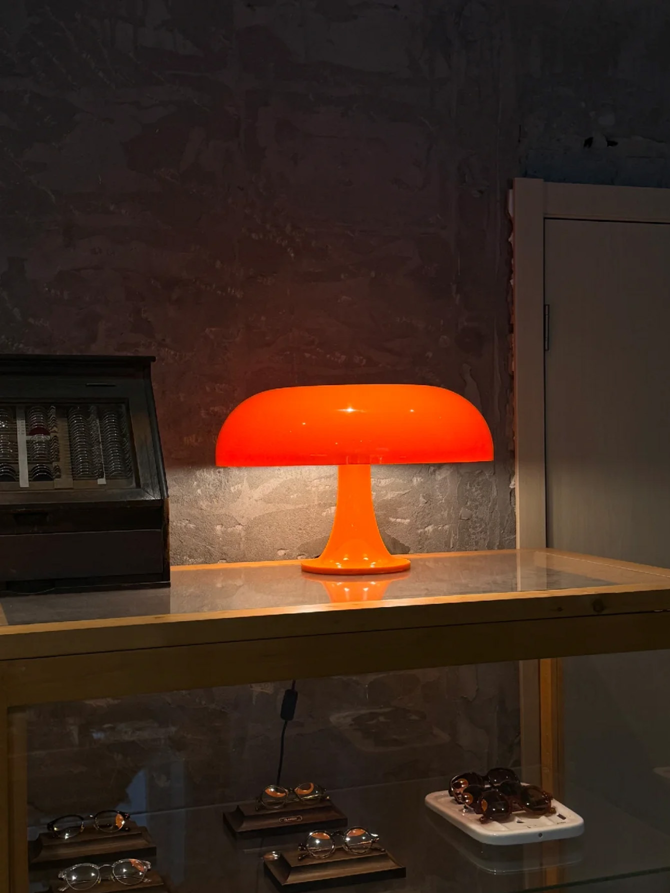 Теплая прикроватная лампа-гриб – обзор и цена Mushroom Table Lamp